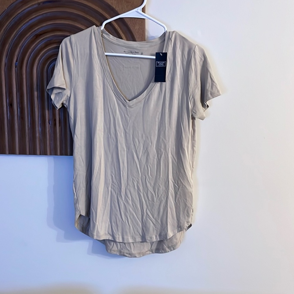 Abercrombie v neck tee